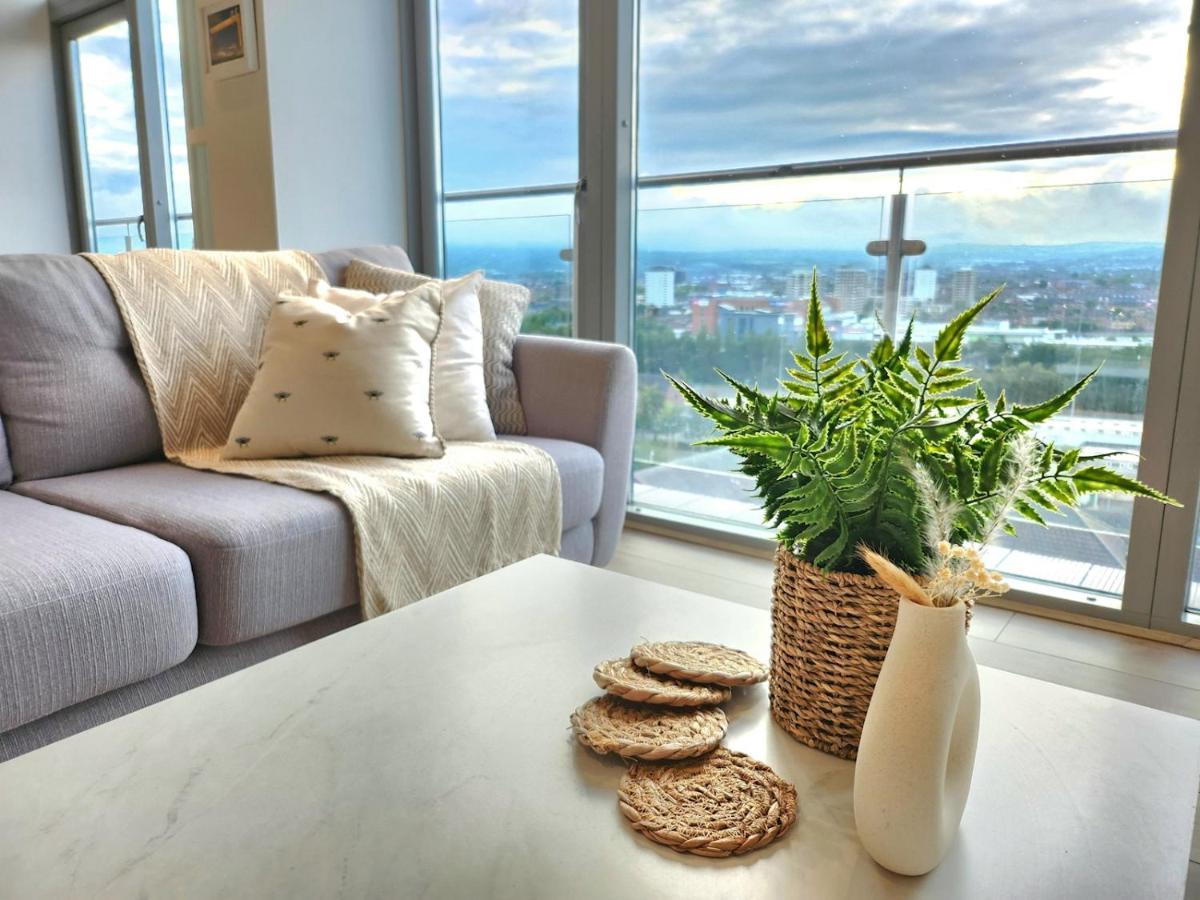Апартаменты Pass The Keys Stunning Penthouse With Balcony Sunset Views Белфаст Экстерьер фото