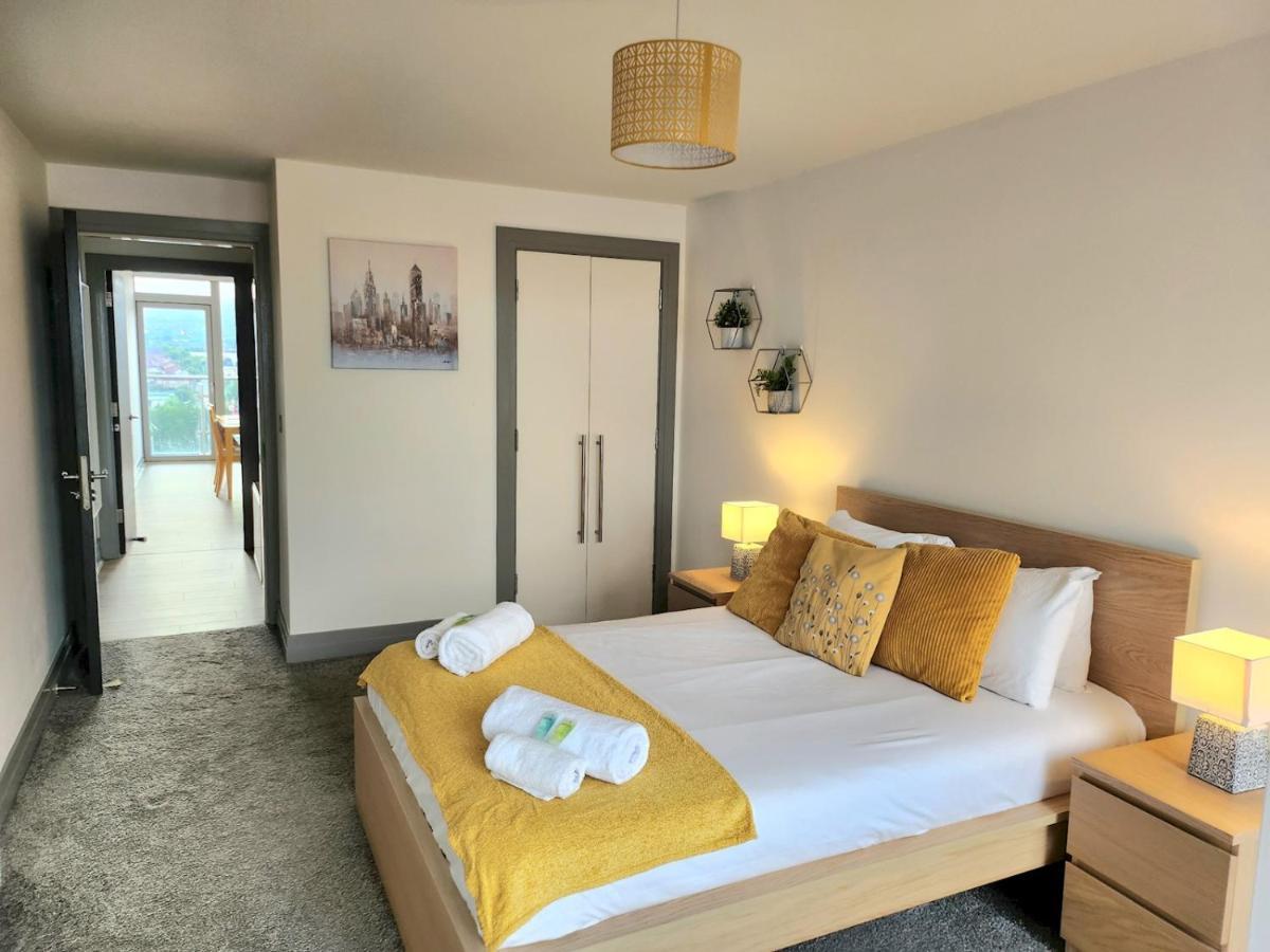 Апартаменты Pass The Keys Stunning Penthouse With Balcony Sunset Views Белфаст Экстерьер фото