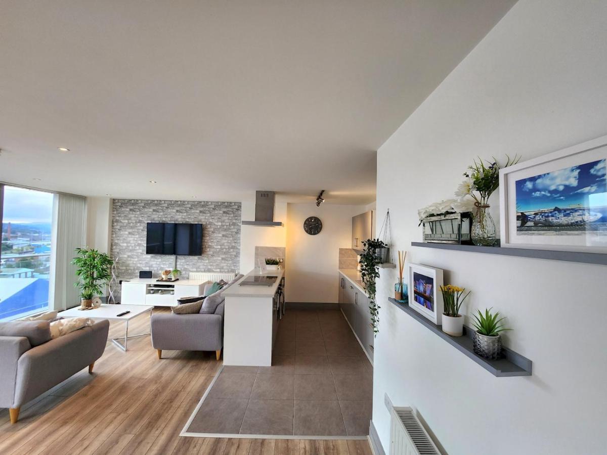 Апартаменты Pass The Keys Stunning Penthouse With Balcony Sunset Views Белфаст Экстерьер фото