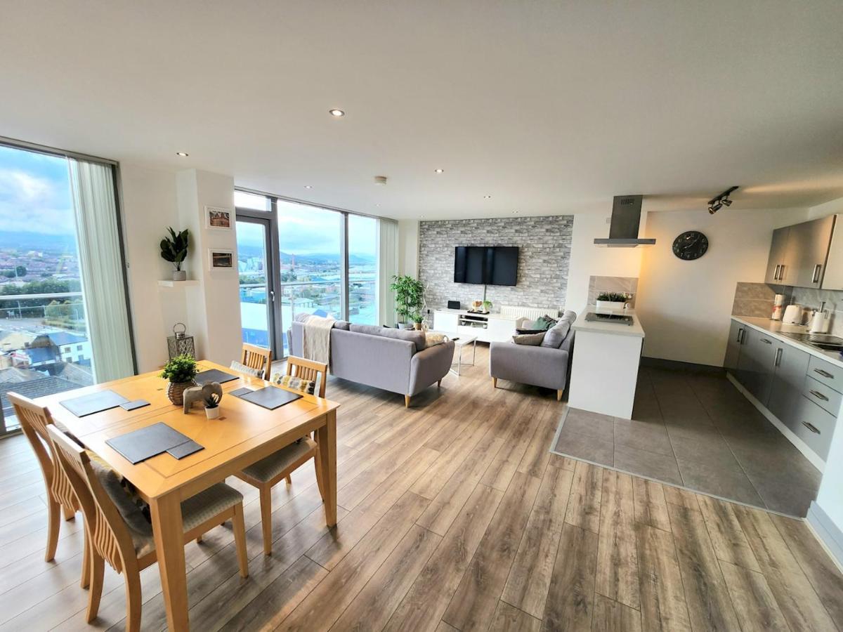 Апартаменты Pass The Keys Stunning Penthouse With Balcony Sunset Views Белфаст Экстерьер фото