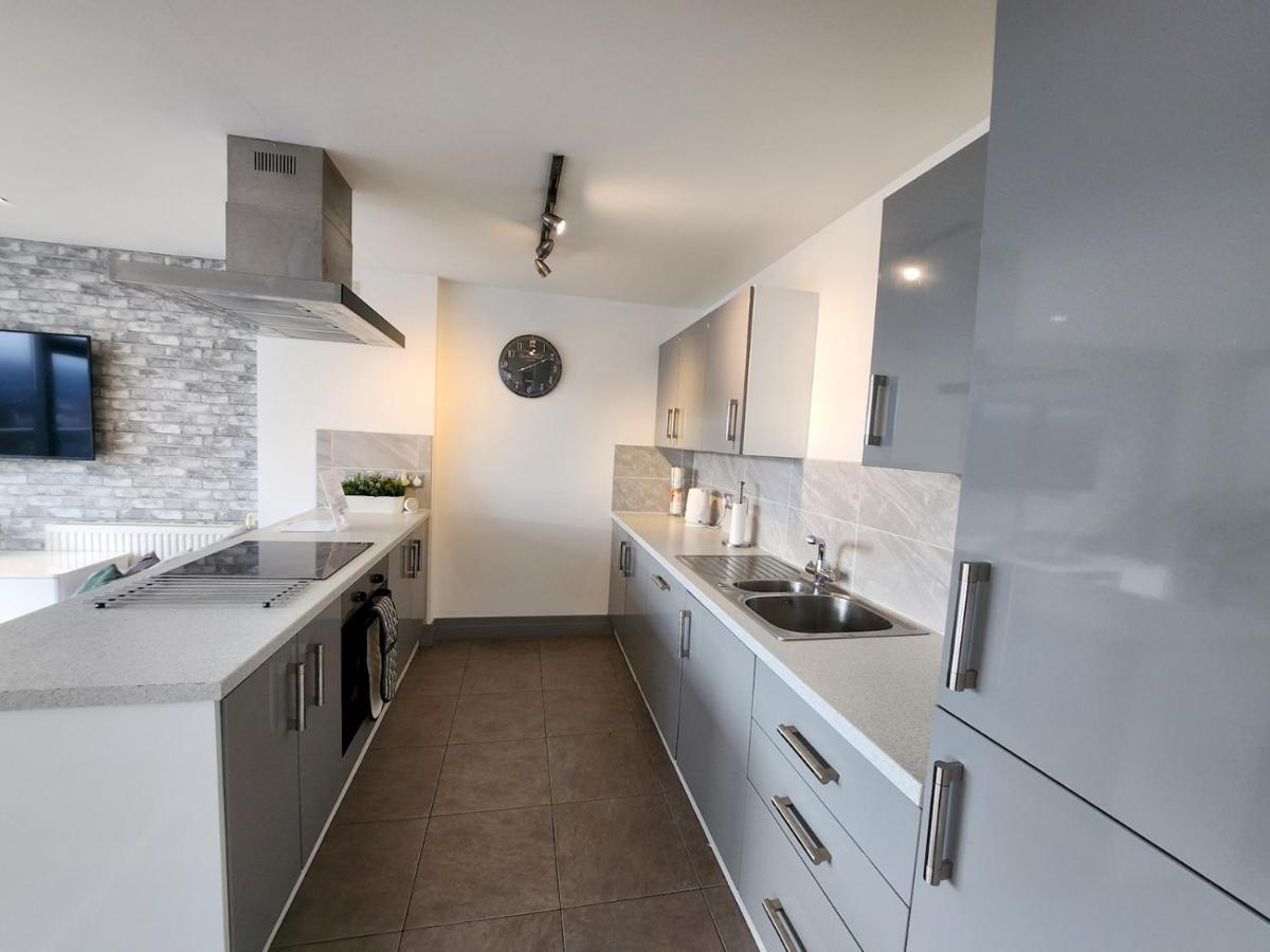 Апартаменты Pass The Keys Stunning Penthouse With Balcony Sunset Views Белфаст Экстерьер фото