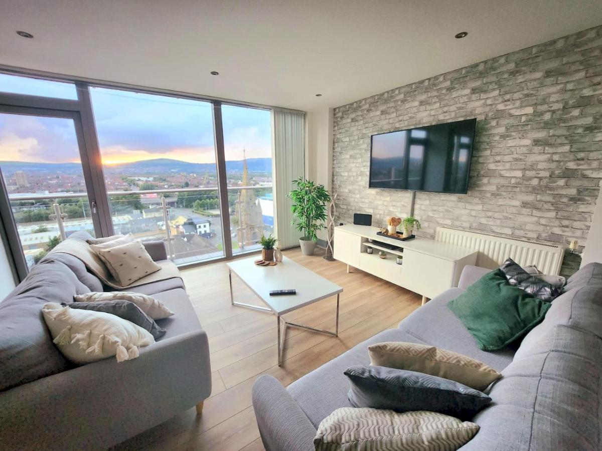 Апартаменты Pass The Keys Stunning Penthouse With Balcony Sunset Views Белфаст Экстерьер фото